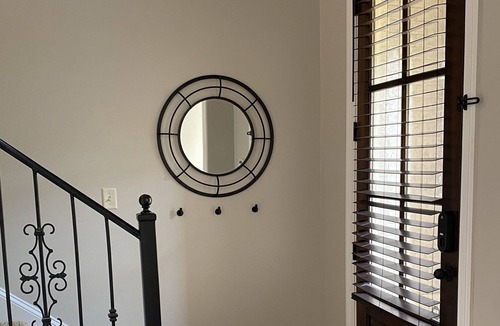 Oxford House | Cheerful 3 bedroom townhome, minutes from campus!