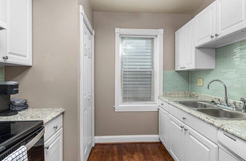 Clifton Heights Condo | Chic 1BD 1 BA in quiet South City with easy access to I-44, near hospitals, parks, etc. Enjoy a cozy queen bed, full kitchen, fast WiFi, smart TV, and in-unit laundry. Ideal for solo travel, couples, or professionals. Free parking. No pets/smoking.