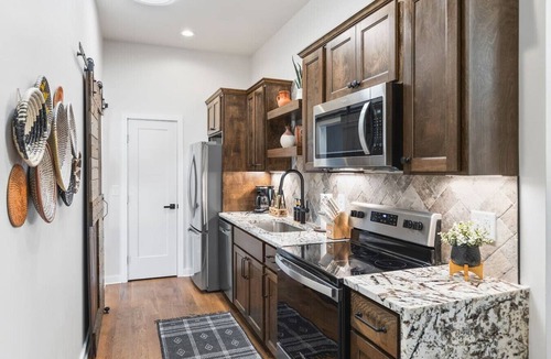 Greenwood Condo | Chic and Cozy -Walk to Bars, Coffee, Restaurants