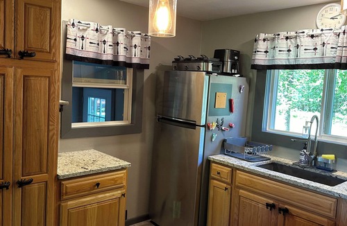 Mountain House | Chute Pond Chalet: Charming 4-Bed Lakefront Cottage on Chute Pond