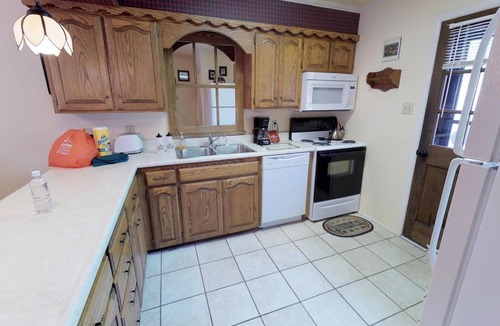 Red River Apartment | Claim Jumper #4 Townhouse