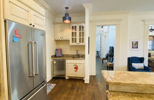 Oxford House | Classic townhome steps off the Square