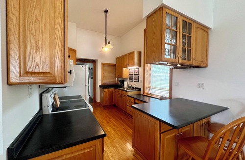 Clayton House | Clayton Savings Bank - One Block To Might Mississippi River!