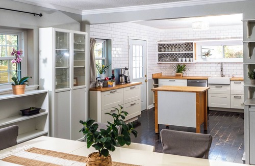 Folsom House | Clean, comfortable, peaceful home in Folsom! 4/2, 2 king beds, sleeps 12