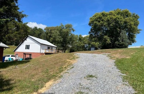 Jonesborough Apartment | Clean! Pet friendly, New construction, 2 bedrooms, 2 bathrooms, washer-dryer