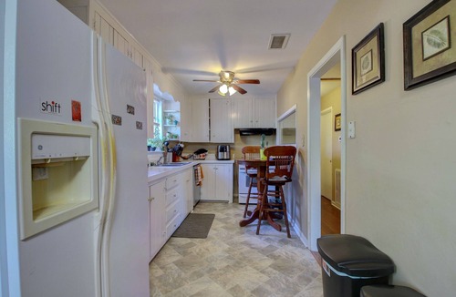 Little Rock House | Clean Safe Comfortable Housing - Nestled among the Oaks