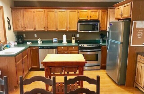 Holiday Island House | Close to Marina, Boat Parking, Golf, Kayaking