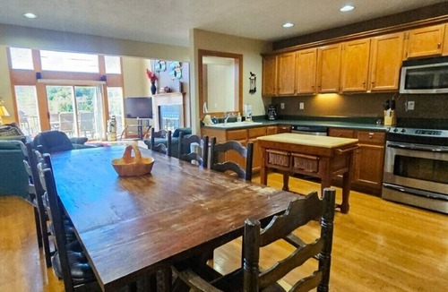 Holiday Island House | Close to Marina, Boat Parking, Golf, Kayaking