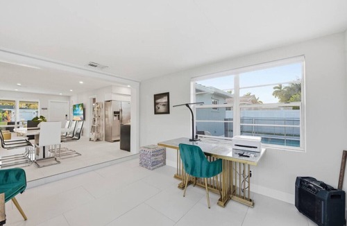 Lighthouse Point House | Coastal Retreat Near the Beach | sleeps 10