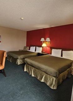 Dyersville Hotel | Colonial Inn