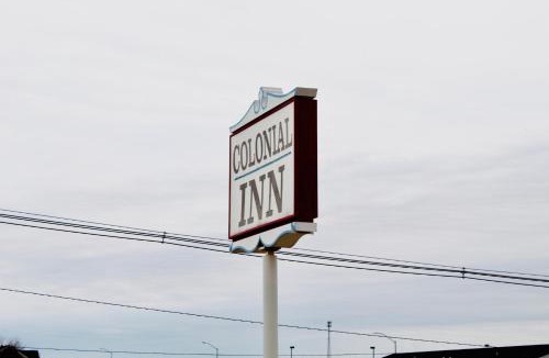 Dyersville Hotel | Colonial Inn