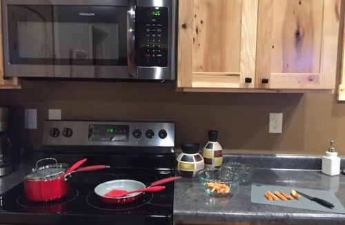 Kanab Cabin | Come enjoy Play and Peace at Modern Cabin with Rustic Charm!