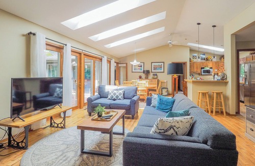 Harbert House | Come enjoy the beautiful fall weather in Harbor Country!