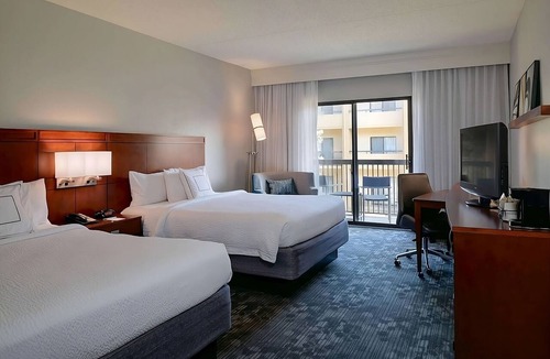 South Kansas City Hotel | Comfort and Location! Free Parking! Near Overland Park Convention Center!
