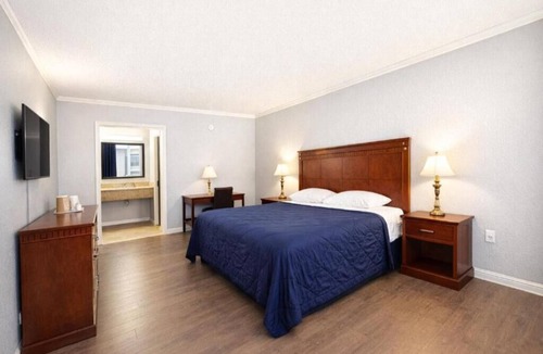 Antioch Hotel | Comfort Room, One king Bed, Non-smoking