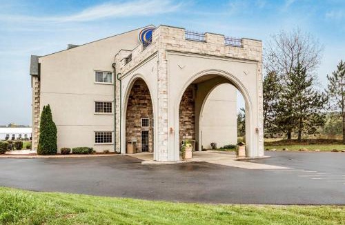 King Hotel | Comfort Suites at Par 4 Resort