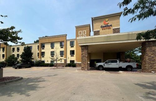 Topeka Hotel | Comfort Suites Topeka Northwest