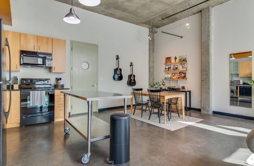 The Gulch Apartment | Comfortable Loft 0.7 Miles From Downtown!