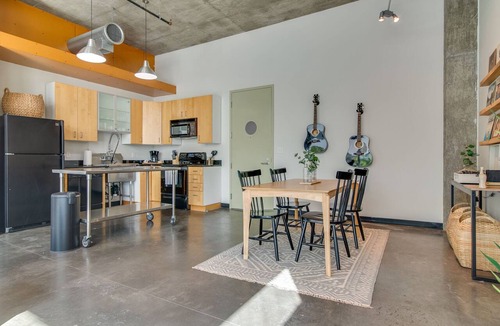The Gulch Apartment | Comfortable Loft 0.7 Miles From Downtown!