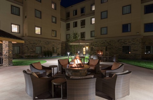 Altoona Condo | Comfy Suite | Free Breakfast, Free Wi-Fi, Indoor Pool and Hot Tub