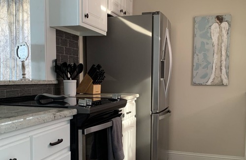 Lake Hamilton Condo | Completely Updated Walk-In Level Condo at The Landing!