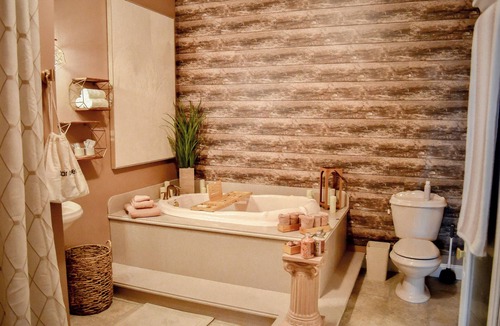 Evansville Apartment | Contemporary walk up loft with hot tub overlooking Franklin Street!