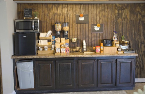 Brownsville Hotel | Convenient Brownsville Retreat with Free Parking, Wi‑Fi, and All the Essentials