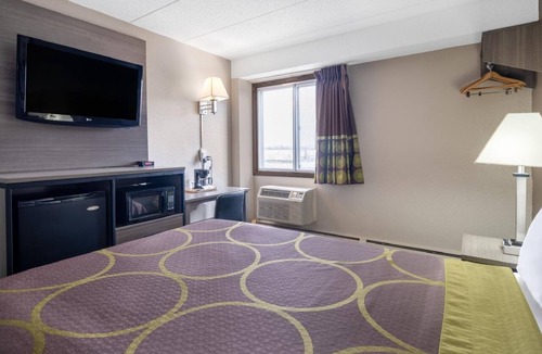 Owatonna Hotel | Coratel Inn & Suites by Jasper Owatonna - Standard 1 Queen Bed NS