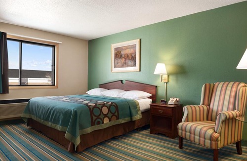 New Richmond Hotel | Coratel Inn & Suites New Richmond - 1 King Bed Non-Smoking