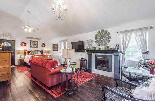 Guthrie Bed & Breakfast | Cottages at Willow Pond