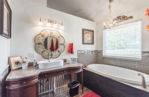 Guthrie Bed & Breakfast | Cottages at Willow Pond