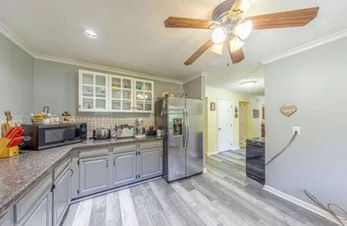 Inglefield House | Country Homeplace 4-bedroom Pool pets ok Near Toyota