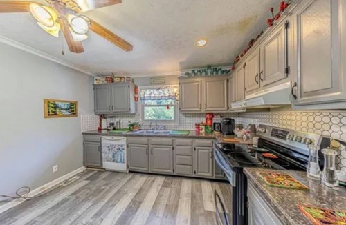 Inglefield House | Country Homeplace 4-bedroom Pool pets ok Near Toyota