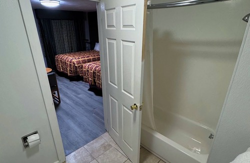 Oakdale Hotel | Country Inn Motel