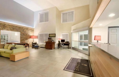 Chippewa Falls Hotel | Country Inn & Suites by Radisson, Chippewa Falls, WI