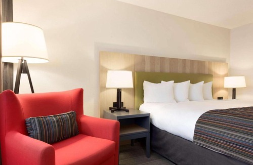 Chippewa Falls Hotel | Country Inn & Suites by Radisson, Chippewa Falls, WI