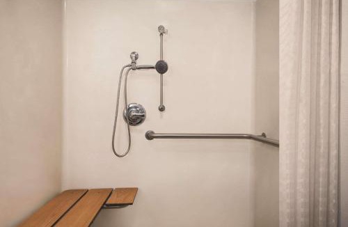 Dubuque Hotel | Country Inn & Suites by Radisson, Dubuque, IA