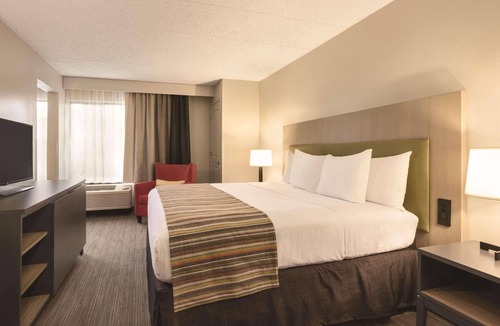 La Crosse Hotel | Country Inn & Suites by Radisson, La Crosse, WI