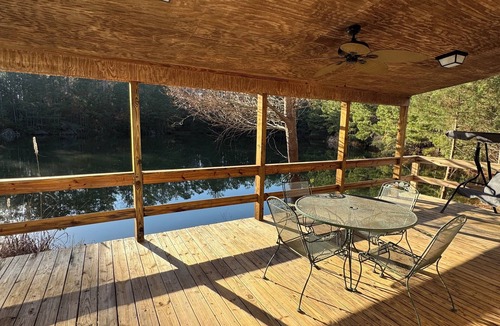 Summit House | Country Lake Getaway.