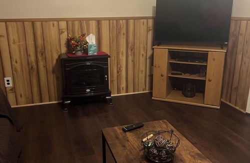 Lebanon Apartment | Countryside, tucked away behind the trees! Minutes from Nashville Speedway!