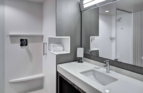 Appleton Hotel | Courtyard by Marriott Appleton Riverfront
