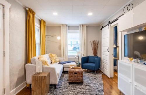 Rosedale House | Cozy 1-Bed with Gated Backyard, Near KU Med 22