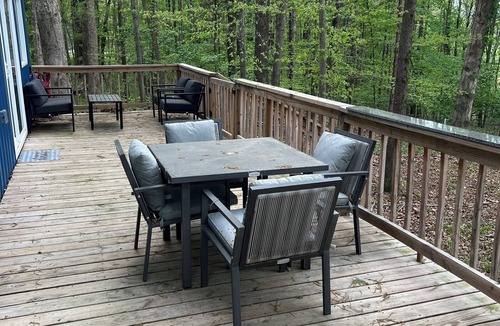 Byrdstown Cabin | Cozy 1-bedroom cabin in fantastic Monroe with refreshing AC at Dale Hollow Lake