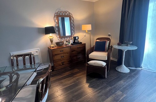 Little Rock House | Cozy 1-bedroom guest house in quiet Robinwood division within Little Rock.