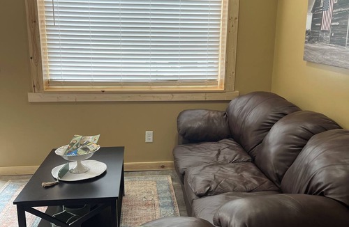 Munfordville House | Cozy 1 bedroom house on the square at Munfordville