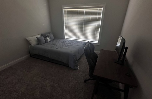 Drake House | Cozy 1-bedroom house with WiFi, AC in welcoming Bowling Green!