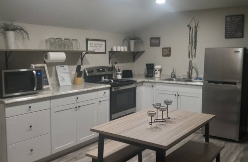 Lebanon Apartment | Cozy 1 bedroom loft in a peaceful setting close to Bennett Springs State Park!