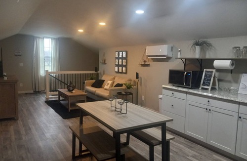 Lebanon Apartment | Cozy 1 bedroom loft in a peaceful setting close to Bennett Springs State Park!