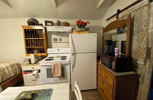 Sulphur Well Cottage | Cozy 12x24’ big charm small house on a quiet grain & cattle farm in the country!