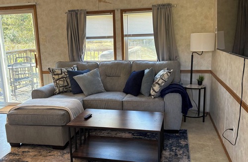 Murphysboro Cabin | Cozy 2-bedroom cabin minutes from Kinkaid Lake boat ramp